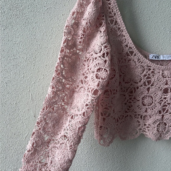 Zara Medium Pink Crochet Crop Top Long Sleeve Boho Scallop Floral Scoop Neckline - Picture 8 of 13